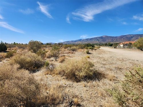 11675 Descanso Rd, Pinon Hills, CA, 92372 | Card Image