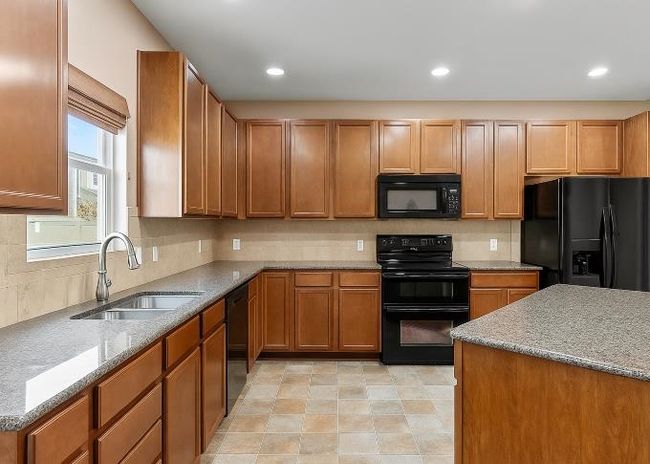 2204 Hummingbird Dr, House other with 5 bedrooms, 4 bathrooms and 3 parking in Bellevue NE | Image 9