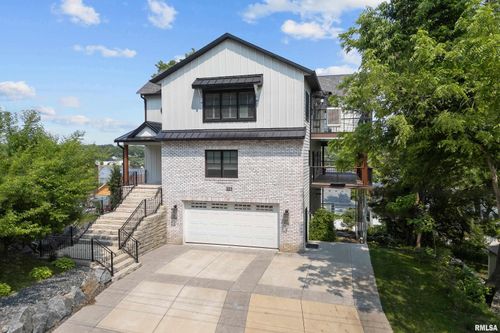 223 N 2nd St, Le Claire, IA, 52753-7715 | Card Image