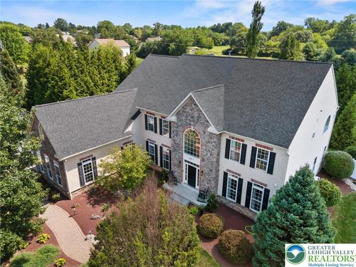 4271 Eisenhower Dr, Bethlehem, PA, 18020-8949 | Card Image
