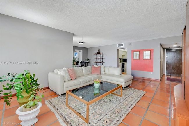 APT-1407C - 1420 Brickell Bay Dr, Condo with 2 bedrooms, 2 bathrooms and null parking in Miami FL | Image 9
