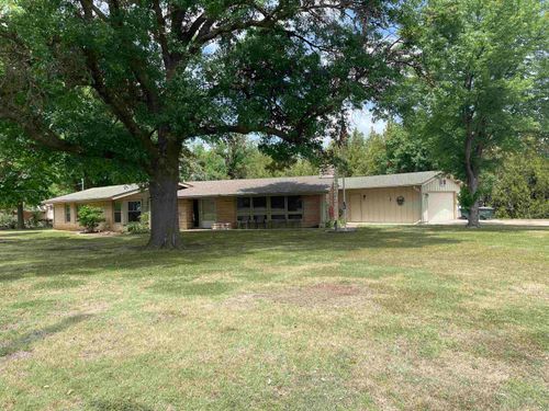 16 Grandview Rd, Wellington, KS, 67152-4702 | Card Image