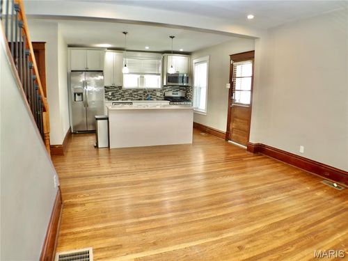 5323 Bischoff Ave, Saint Louis, MO, 63110-3121 | Card Image