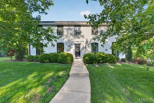 55 Berkshire Dr, Richmond Heights, MO, 63117-1046 | Card Image