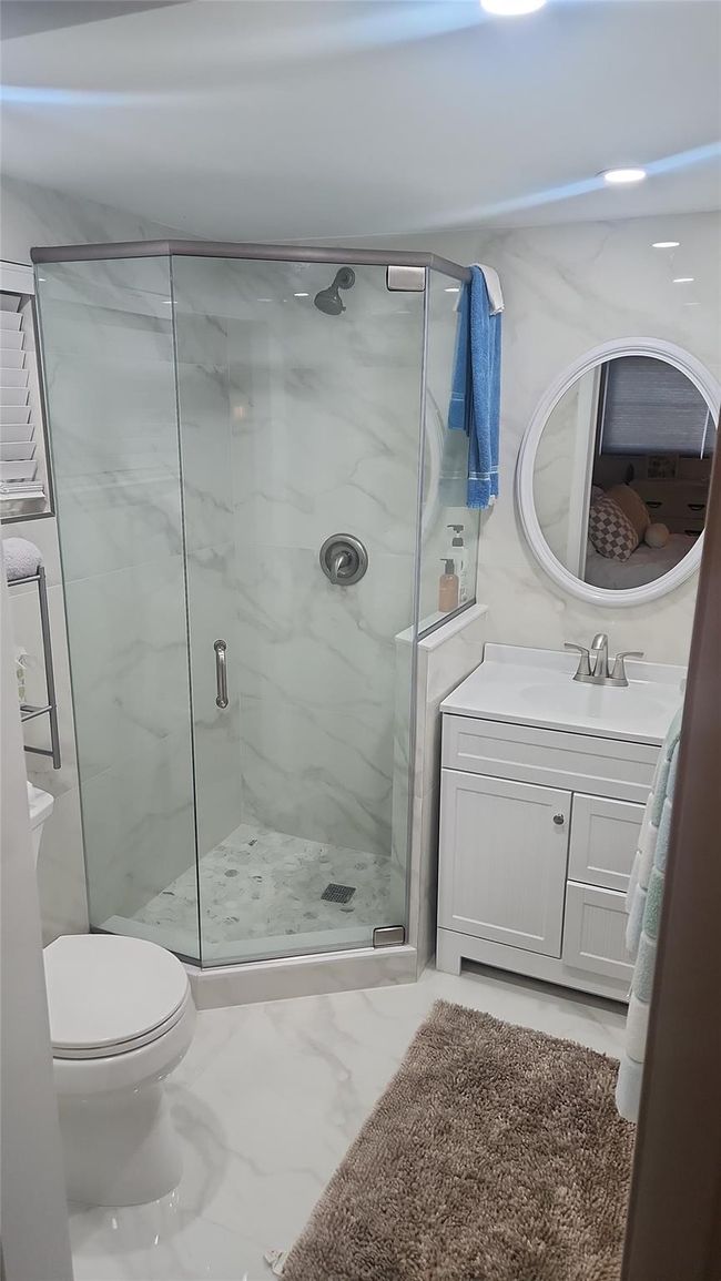 Main Bathroom | Image 29