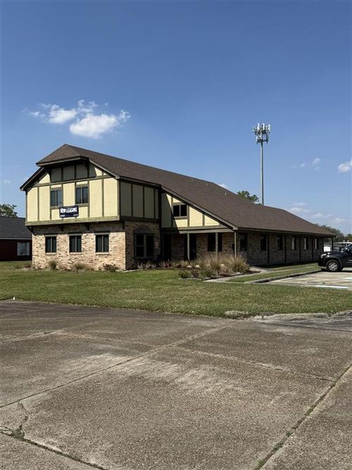 2025 Oak Park Blvd, Lake Charles, LA, 70601-7827 | Card Image