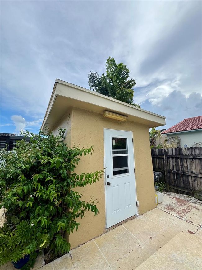17086 Sw 144 Th Ct, House other with 3 bedrooms, 2 bathrooms and null parking in Miami FL | Image 29