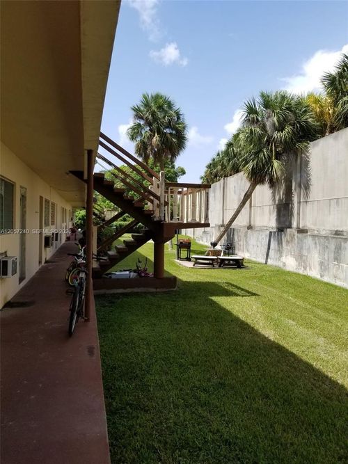 18-280 Sw 11th Ave, Hallandale Beach, FL, 33009-5265 | Card Image