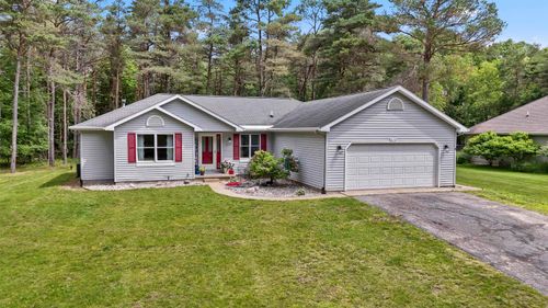 8150 Carriage Ln, Stanwood, MI, 49346-9212 | Card Image