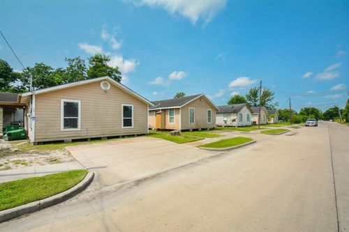 2-6010 Collingsworth St, Houston, TX, 77026-4200 | Card Image