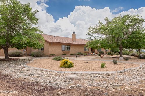 2212 W Avenue O8, Palmdale, CA, 93551-3303 | Card Image