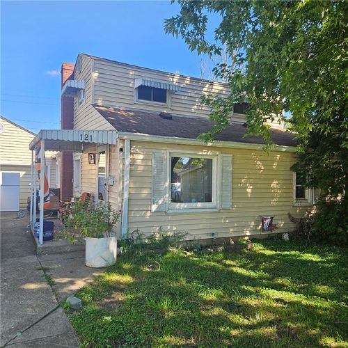 121 Powell Ave, Fairborn, OH, 45324-3835 | Card Image