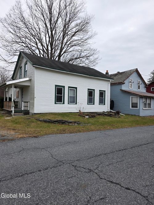 18 Lower Turnpike Rd, Granville, NY, 12832-5533 | Card Image