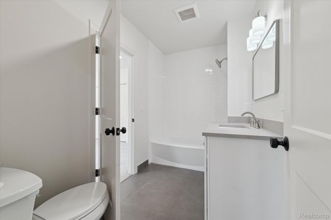 30-1105-Ivyglen-Cir-Bloomfield-Hills-MI-48304-WindowStill-40.jpg | Image 27