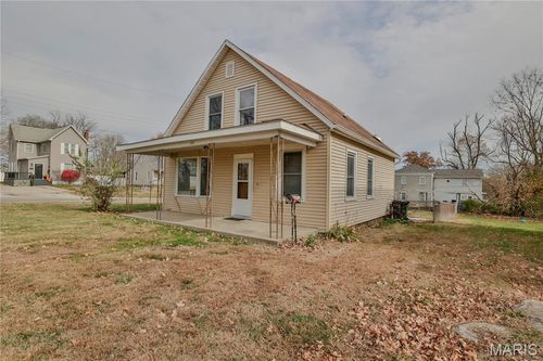 247 N Broad St, Hillsboro, IL, 62049-1213 | Card Image