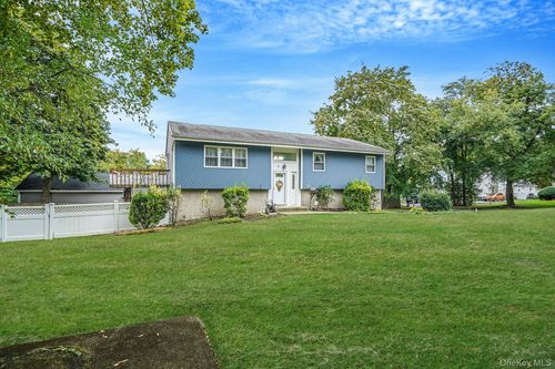 3 Selmar Ct, Kings Park, NY, 11754-1604 | Card Image