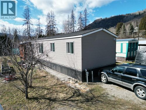 2-1034 Highway 3b, Montrose, BC, V0G1P0 | Card Image