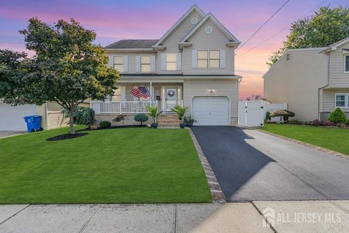 8 Harmony Way, Sewaren, NJ, 07077-1018 | Card Image