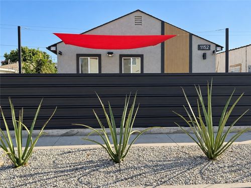 1152 E 77th St, Los Angeles, CA, 90001-2902 | Card Image