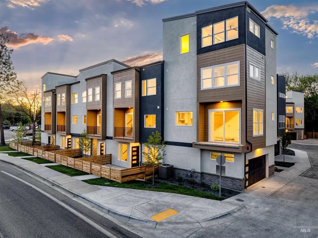 2007 S Makar Ln, Townhouse with 3 bedrooms, 4 bathrooms and 2 parking in Boise ID | Image 4
