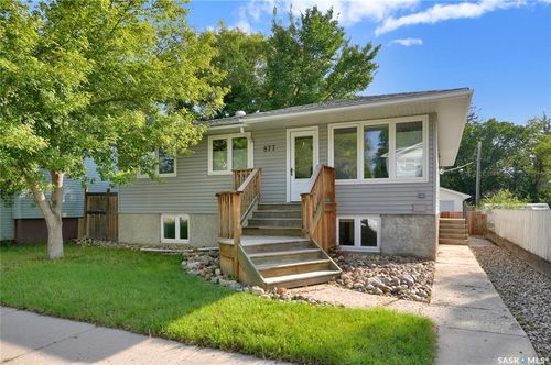 877 Elgin Ave, Moose Jaw, SK, S6H4G6 | Card Image