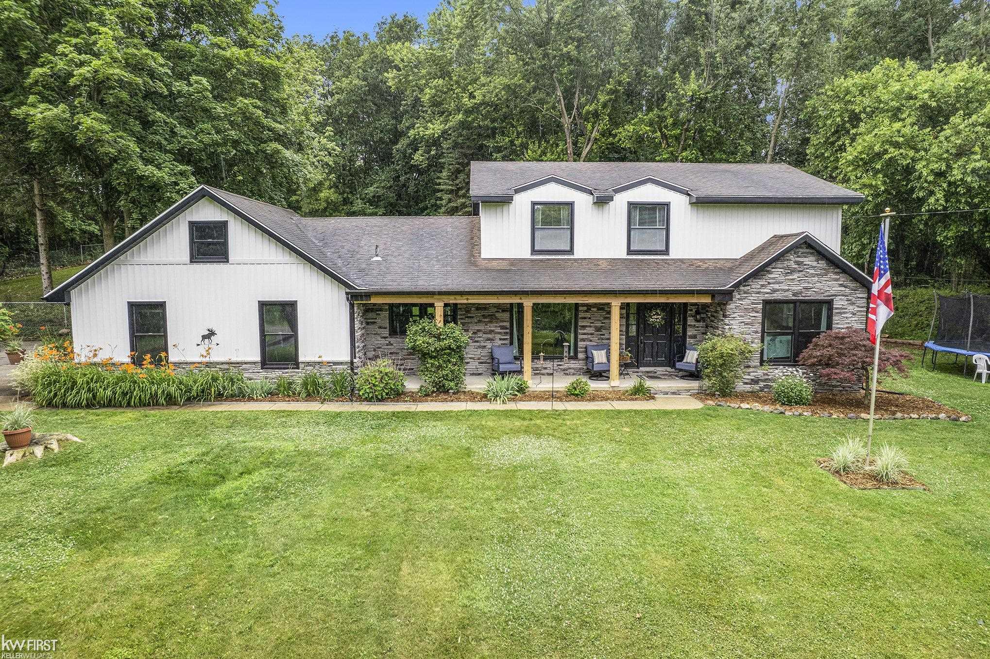 Jeffers Ln, Fenton, MI 48430