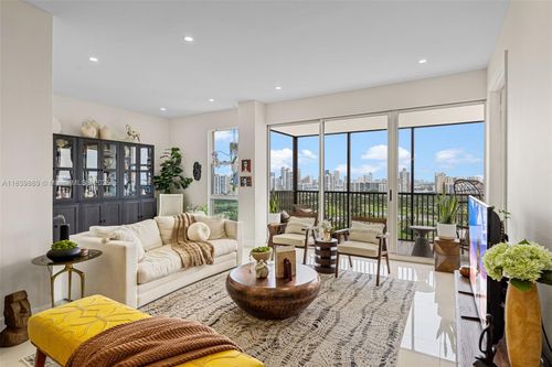 ph38-20379 W Country Club Dr, Aventura, FL, 33180-1666 | Card Image