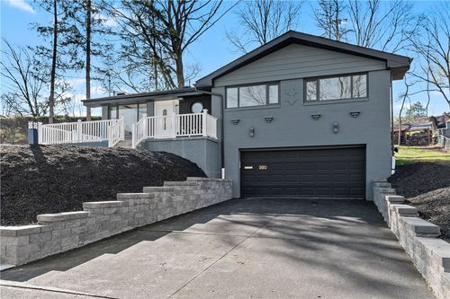 350 Mowry Dr, Pleasant Hills, PA, 15236-4333 | Card Image