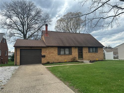 545 Royer Ave Nw, North Canton, OH, 44720-2455 | Card Image
