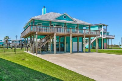 975 Tidelands, House other with 3 bedrooms, 2 bathrooms and null parking in Crystal Beach TX | Image 2