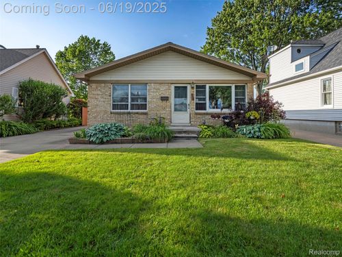 436 Orchard St, Wyandotte, MI, 48192-6842 | Card Image