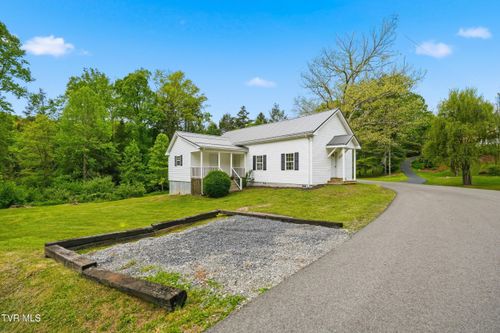 6203 Laurel Grove Rd, Norton, VA, 24273-3647 | Card Image