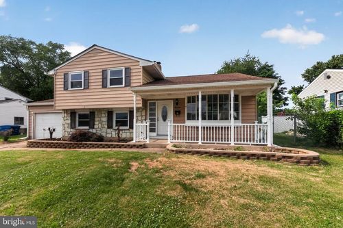 19 Lansberry Dr, BURLINGTON, NJ, 08016-2948 | Card Image