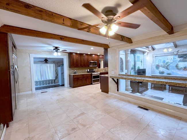 kitchen bar | Image 10