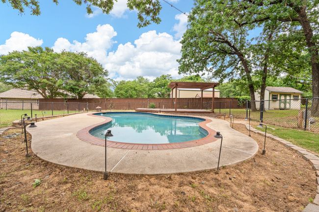 124 Bent Tree Trl, House other with 3 bedrooms, 2 bathrooms and null parking in Burleson TX | Image 23