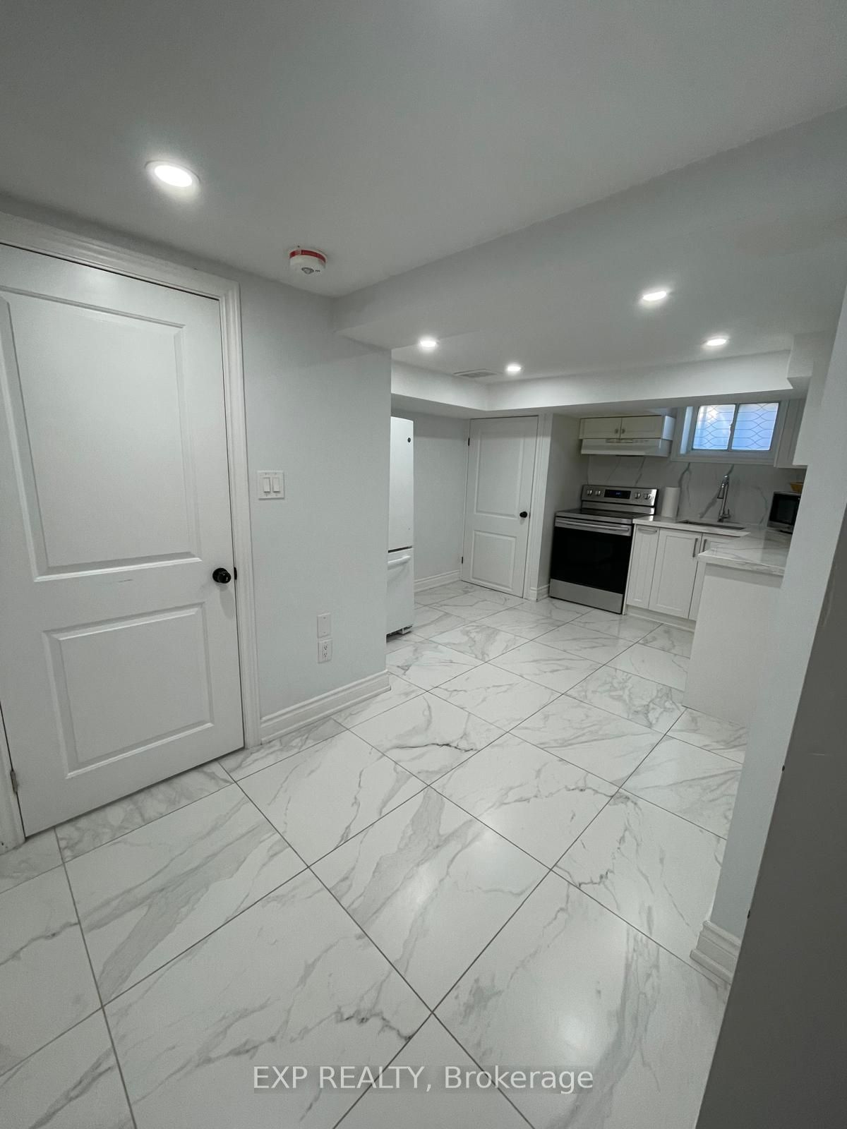 Residential Lease in Toronto E04 3