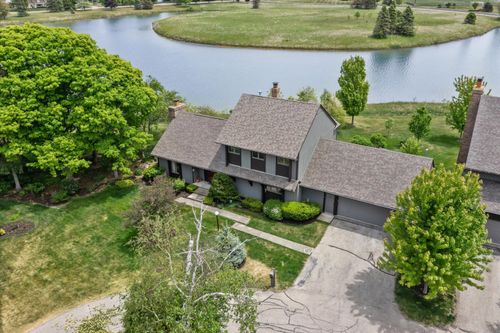 25 Lakewood Dr, Wind Point, WI, 53402-2832 | Card Image