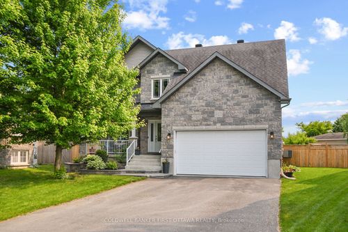 24 Provost St, Crysler, ON, K0A1R0 | Card Image