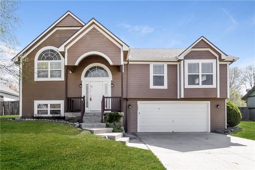 205 N Walker Dr, Raymore, MO, 64083-8302 | Card Image