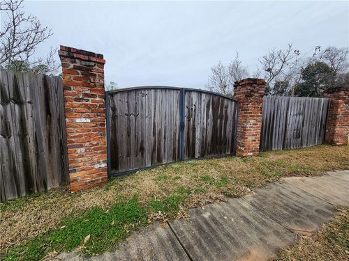 6001 Stonegate Dr, Alexandria, LA, 71303-2186 | Card Image