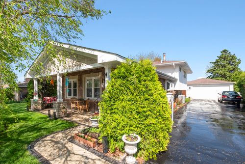 7437 Garden Ln, Justice, IL, 60458-1050 | Card Image