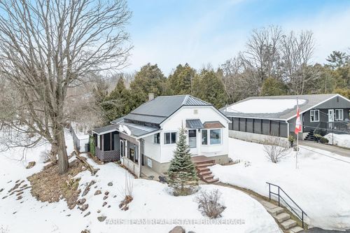 328 Percy St, Waubaushene, ON, L0K2C0 | Card Image