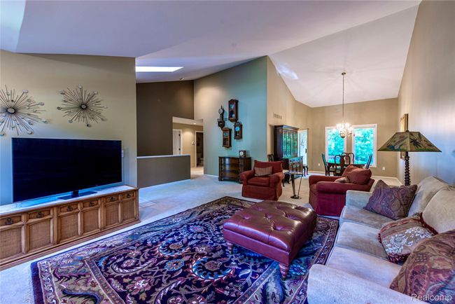 Spacious with vaulted ceilings | Image 9