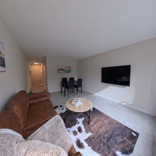 2b-1540 Haro St, Vancouver, BC, V6G1G5 | Card Image