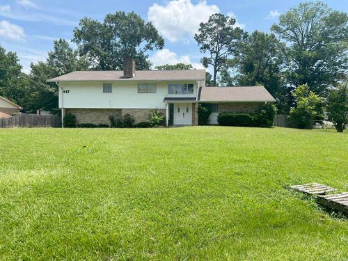 17 Hagan Hagan Dr, Pine Bluff, AR, 71603-4615 | Card Image