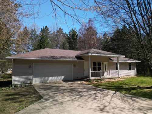 4955 Red Pine Dr, Grant, MI, 49327-9695 | Card Image
