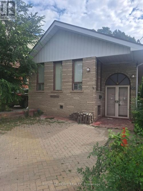 523 Caledonia Road, Toronto (Caledonia-Fairbank), ON, M6E4V3 | Card Image