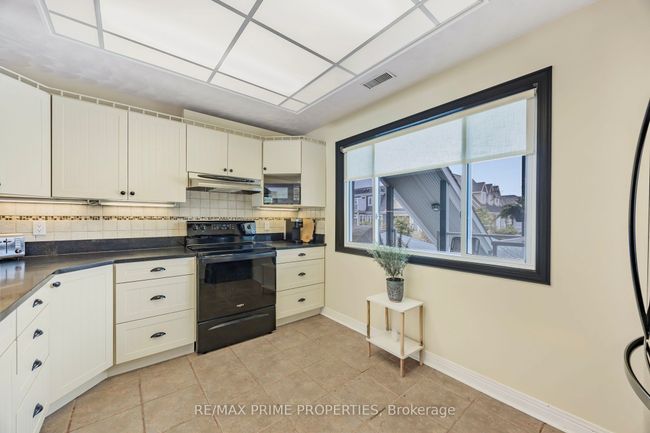 201 - 585 Atherley Rd, Condo with 2 bedrooms, 2 bathrooms and null parking in Orillia ON | Image 13