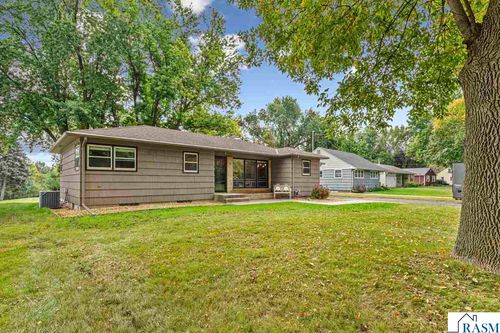 19 Skyline Dr, Mankato, MN, 56001-1926 | Card Image