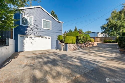 4026 Island Crest Way, Mercer Island, WA, 98040-4029 | Card Image